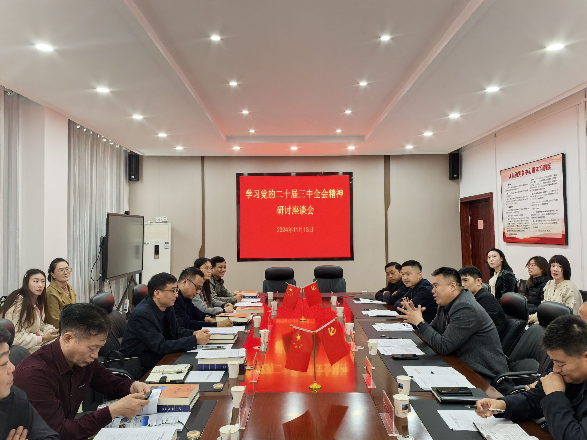 经济管理学院与航空港区洧川镇签订校地合作协议并开展主题党日活动  